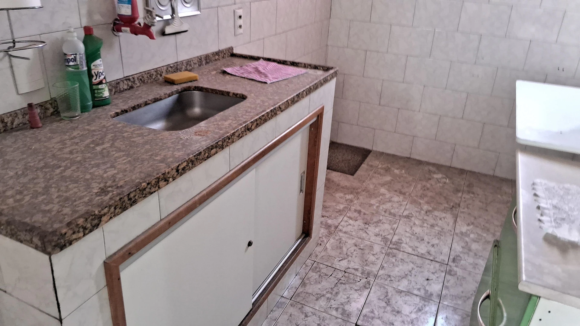 Unfurnished apartment with a closed gas kitchen — photo 10