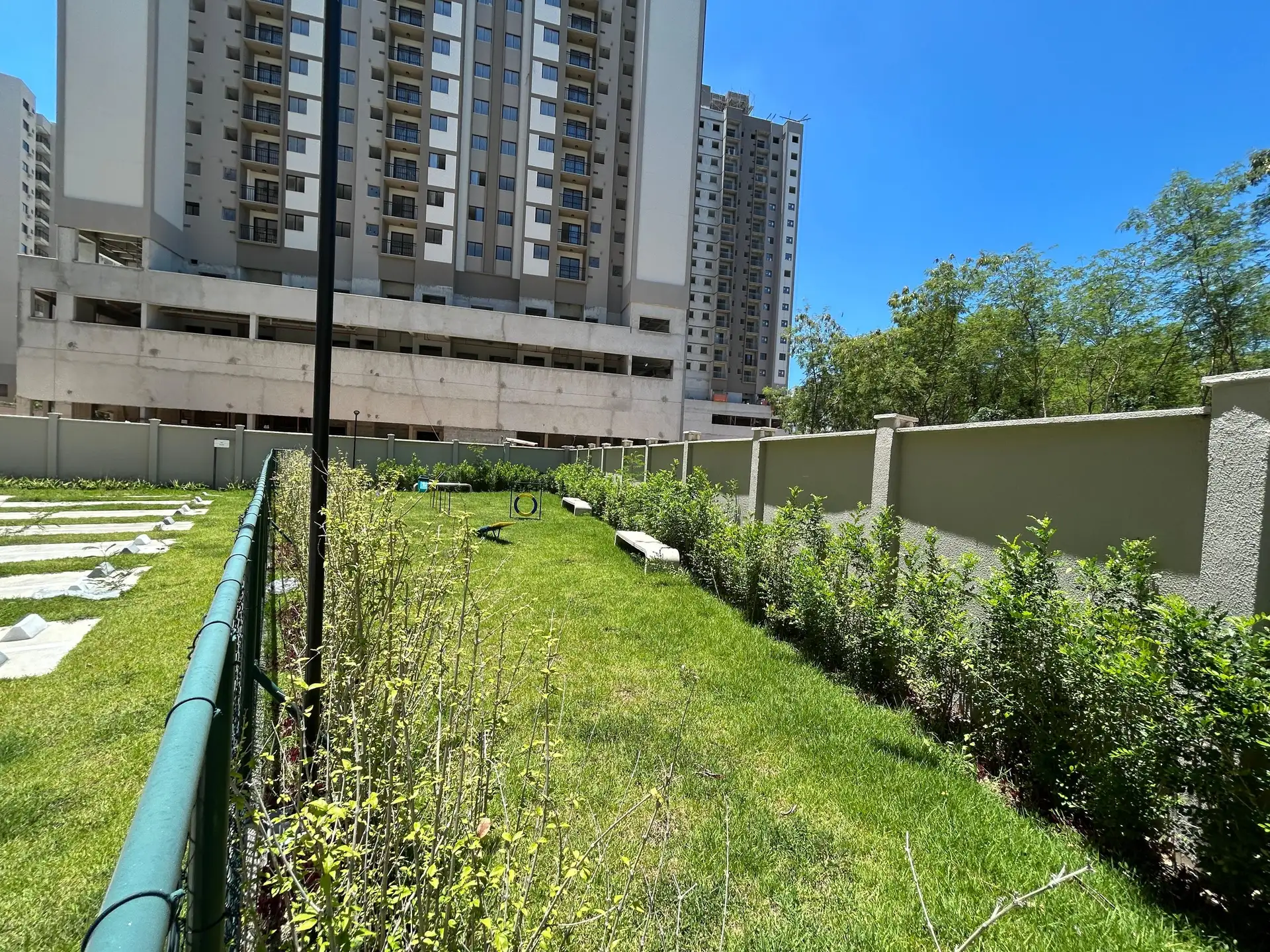 Меблированная квартира с 2 спальнями, балконом и 1 местом — photo 24