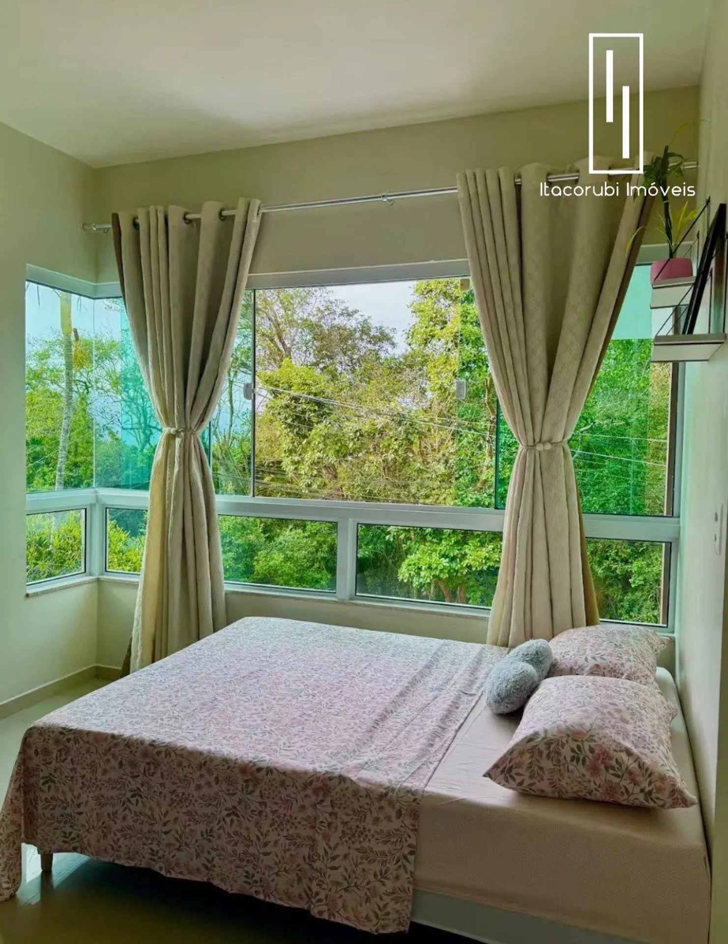 Furnished 2-bedroom house with an en-suite and pool — photo 7