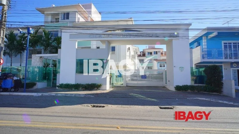 Glass-enclosed balcony in a 2-bedroom apartment, 66 m² — photo 18