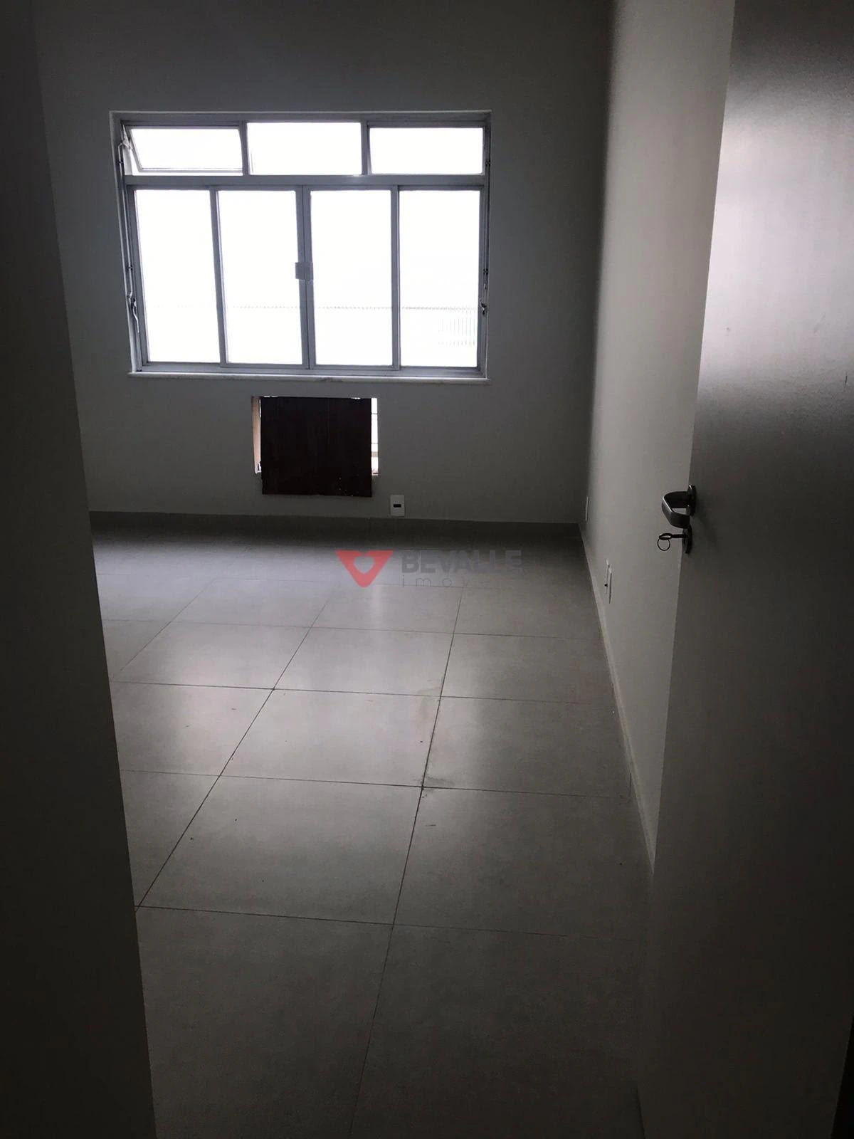 Rental house with 8 bedrooms and a balcony — photo 25