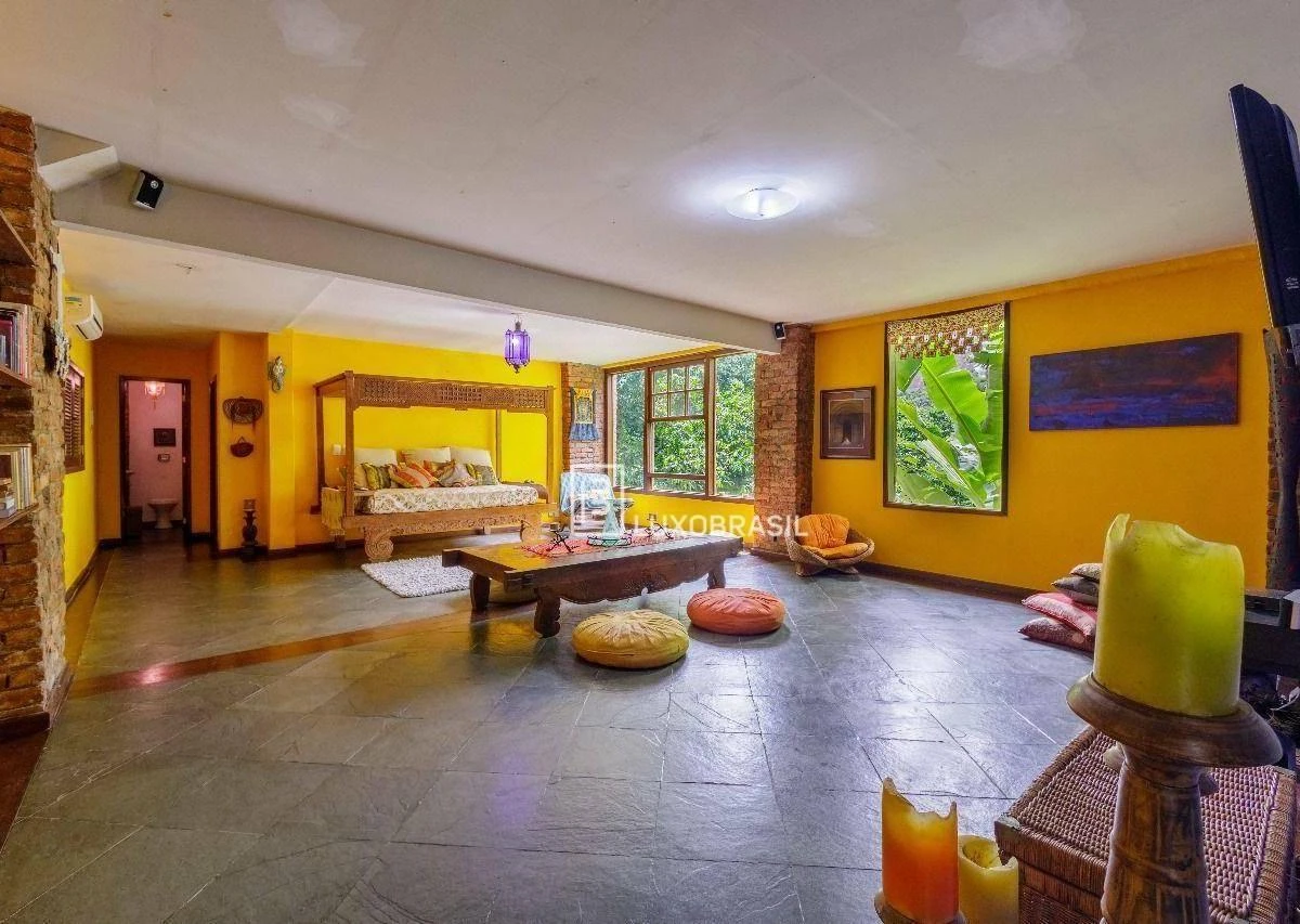 Triplex house with 4 bedrooms and 5 bathrooms with balcony — photo 25