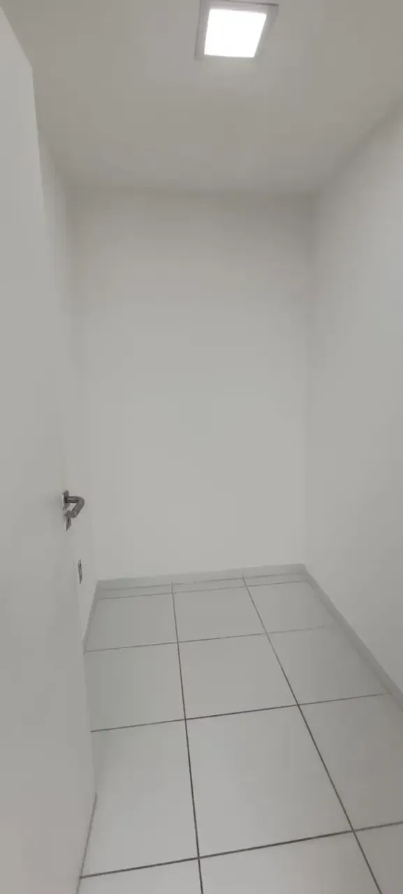 Unfurnished 3-bedroom apartment with laundry area — photo 15