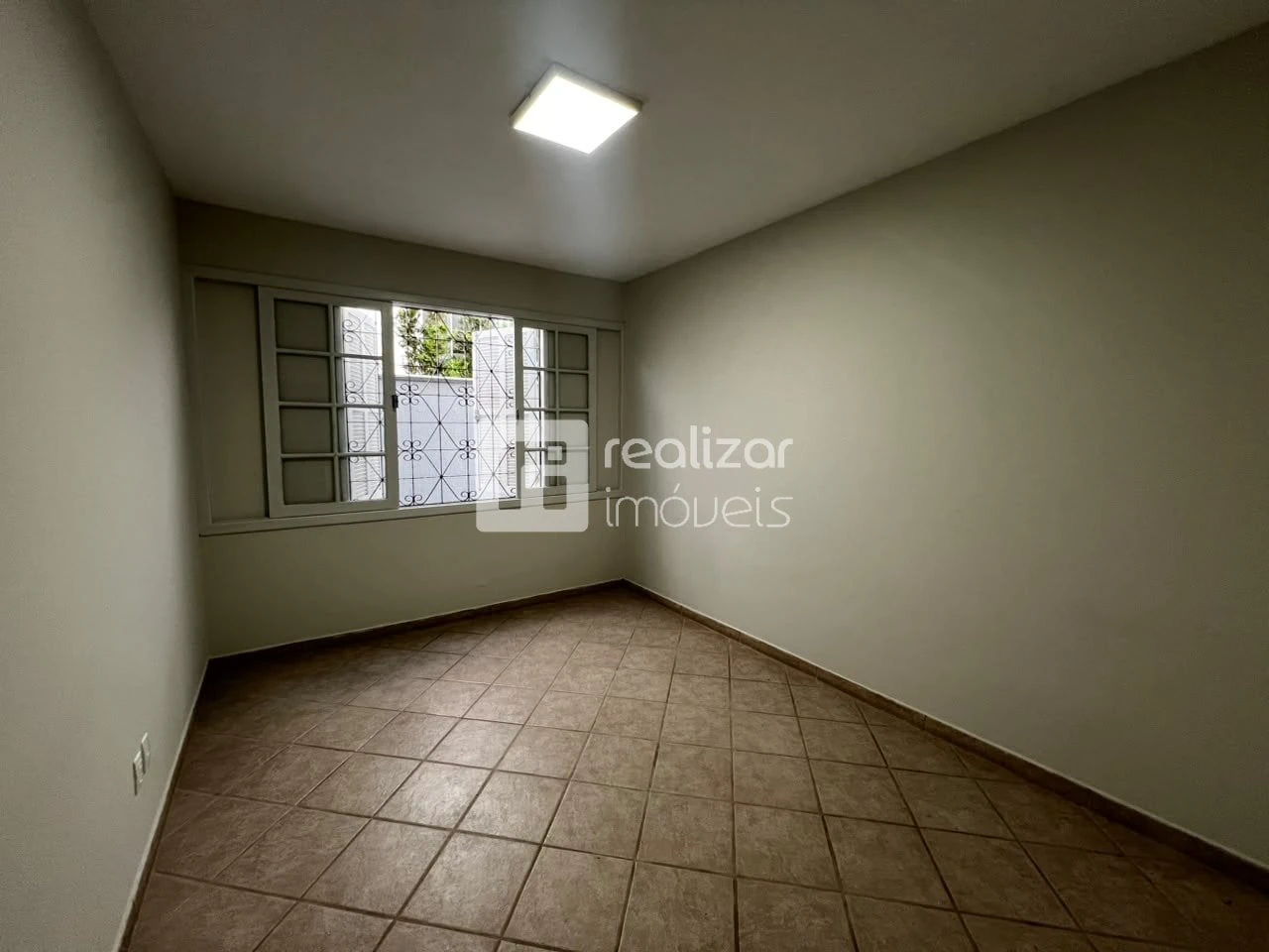 Casa de 5 dormitorios, 2 con baño propio, 240 m² — photo 3