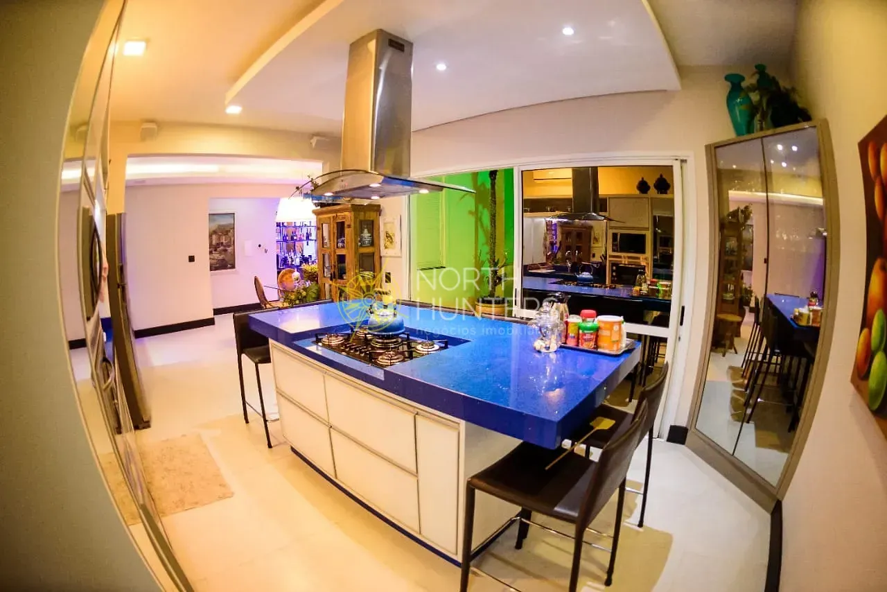 Casa con 5 dormitorios y cocina de concepto abierto — photo 41