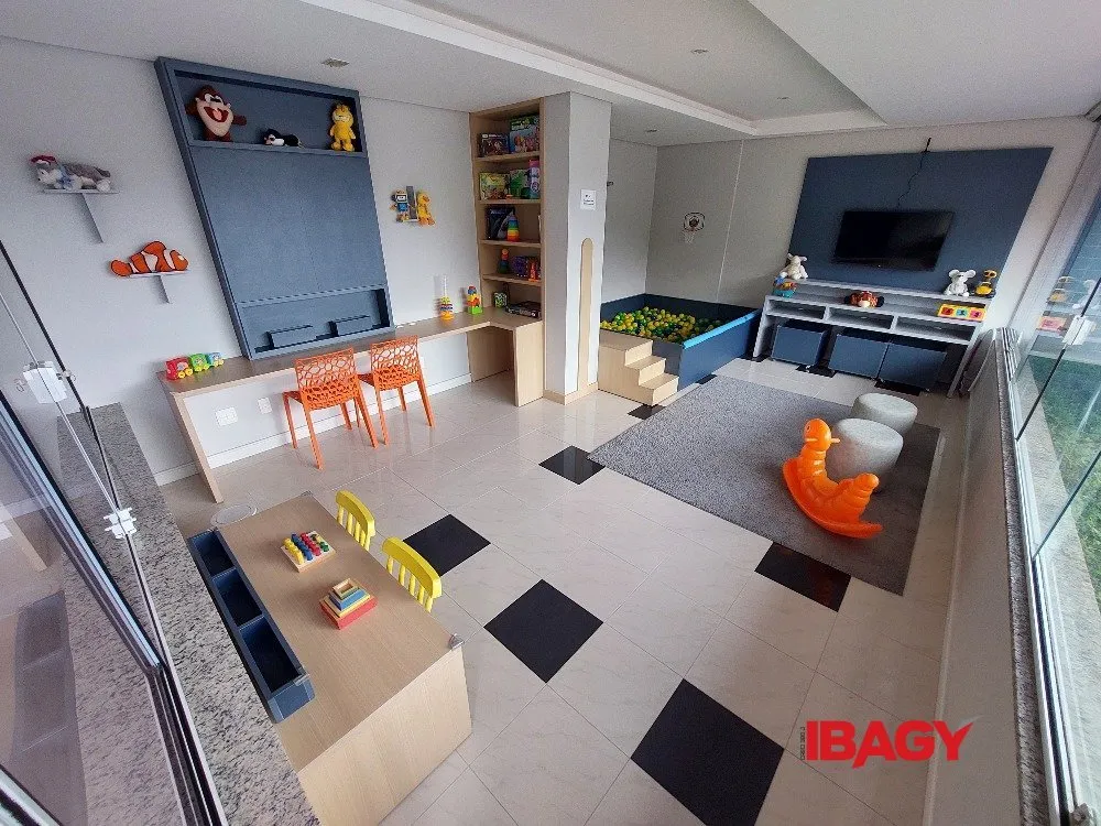 Mountain view in a 3-bedroom apartment, 90 m² — photo 17