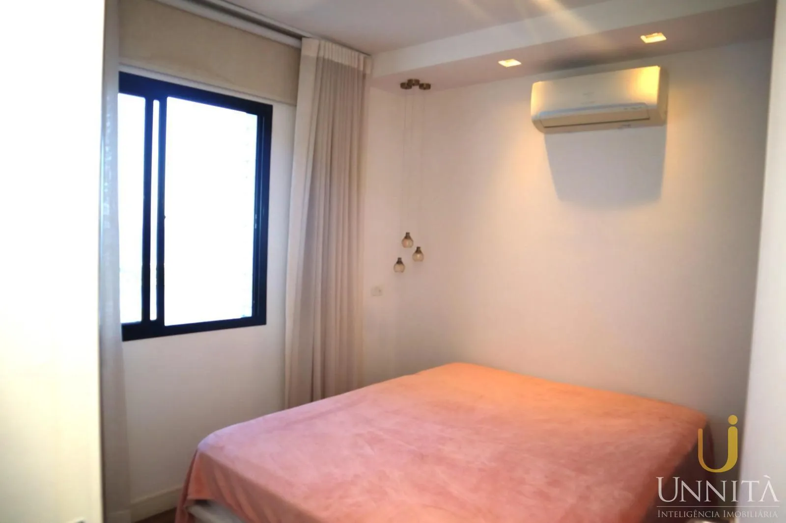 Glass-enclosed balcony in a 3-bedroom apartment, 110 m² — photo 11