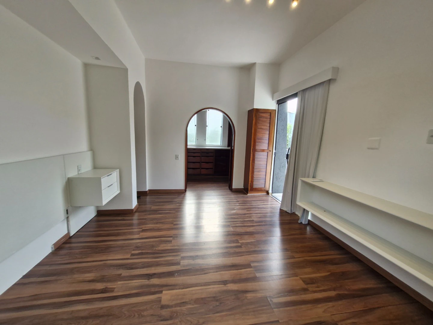 Private pool in a 4-bedroom house, 580 m² — photo 17
