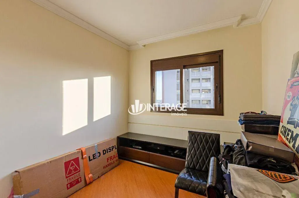 249 m² apartment with 3 bedrooms and 3 bathrooms — photo 17