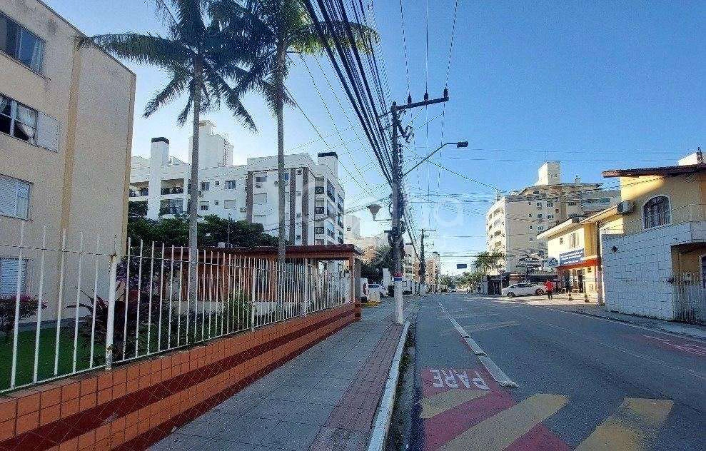 Apartamento com 3 quartos e cozinha com fogão a gás — photo 4