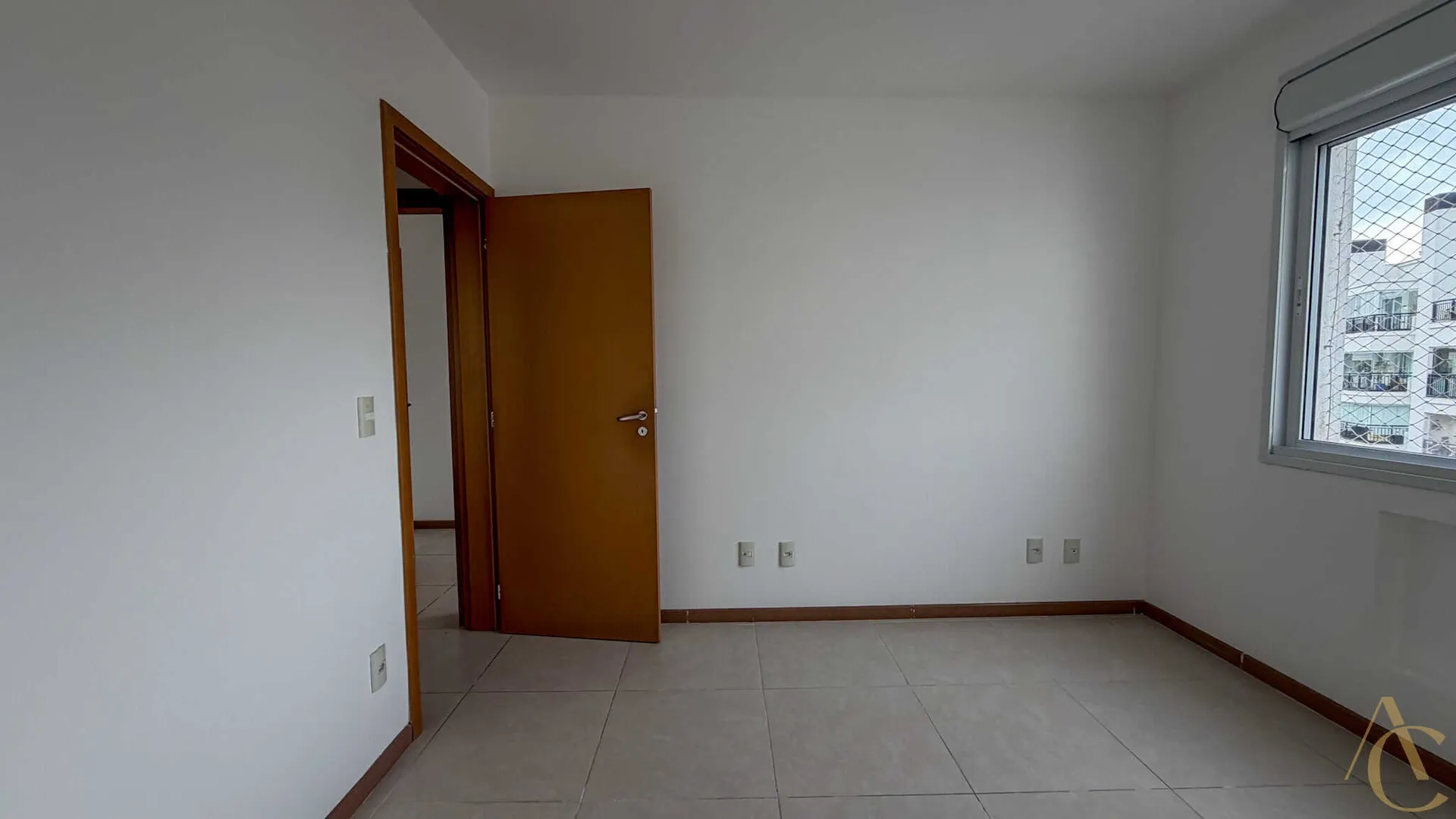 149 m² furnished apartment with a built-in grill on the balcony — photo 49