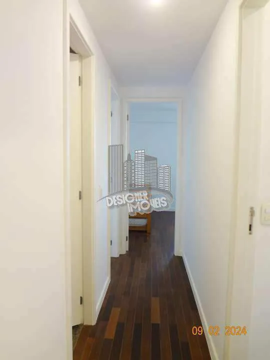 Balcony with a grill in a 3-bedroom apartment, 129 m² — photo 42