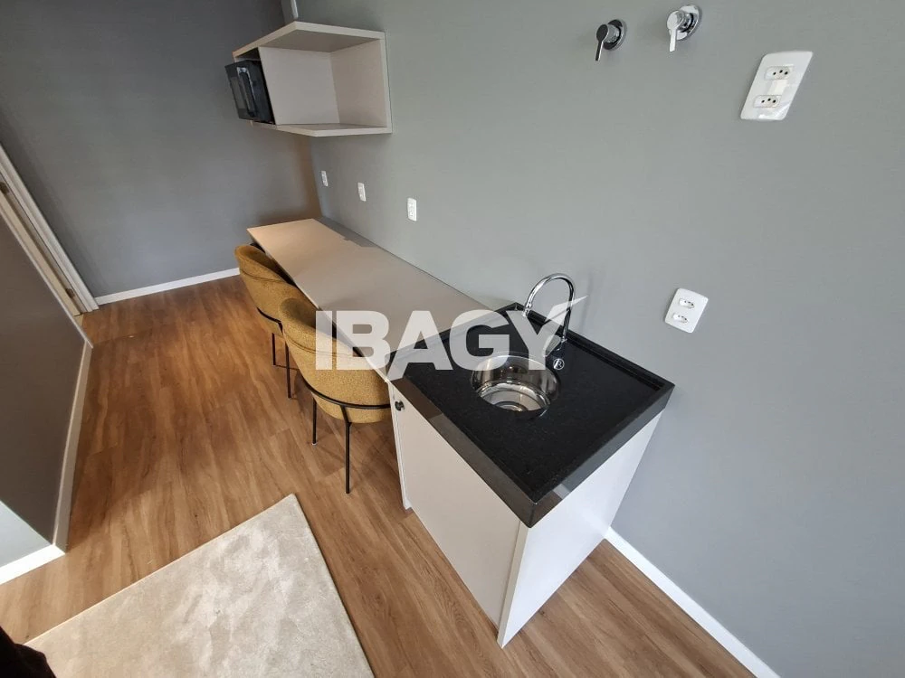 30 m² apartment with 1 bedroom and tall windows — photo 37