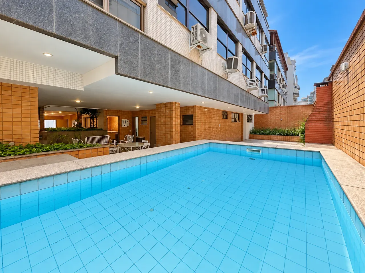 Furnished apartment, 268 m², with a water view — photo 11