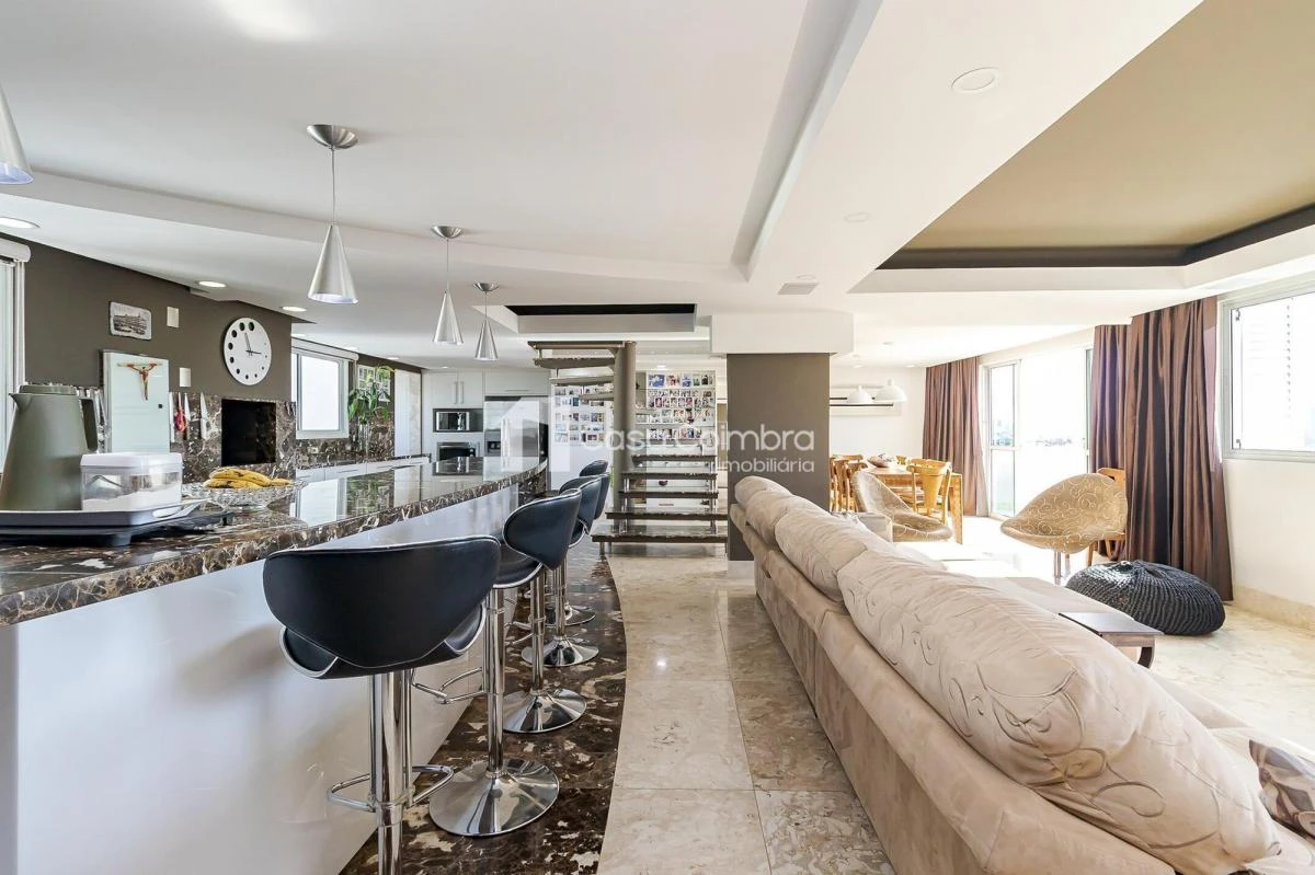 3-bedroom apartment with a bathtub in Curitiba