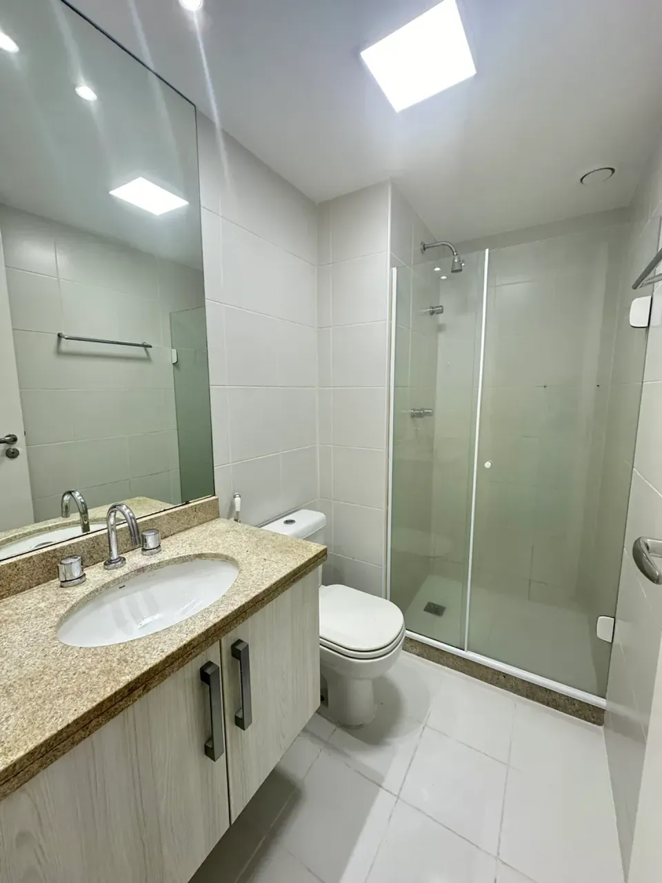 Unfurnished 3-bedroom apartment with 3 bathrooms — photo 2