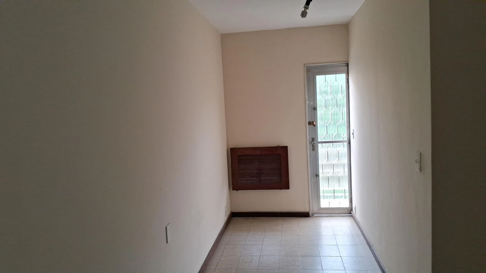 Unfurnished house with 6 bedrooms and private garden — photo 48