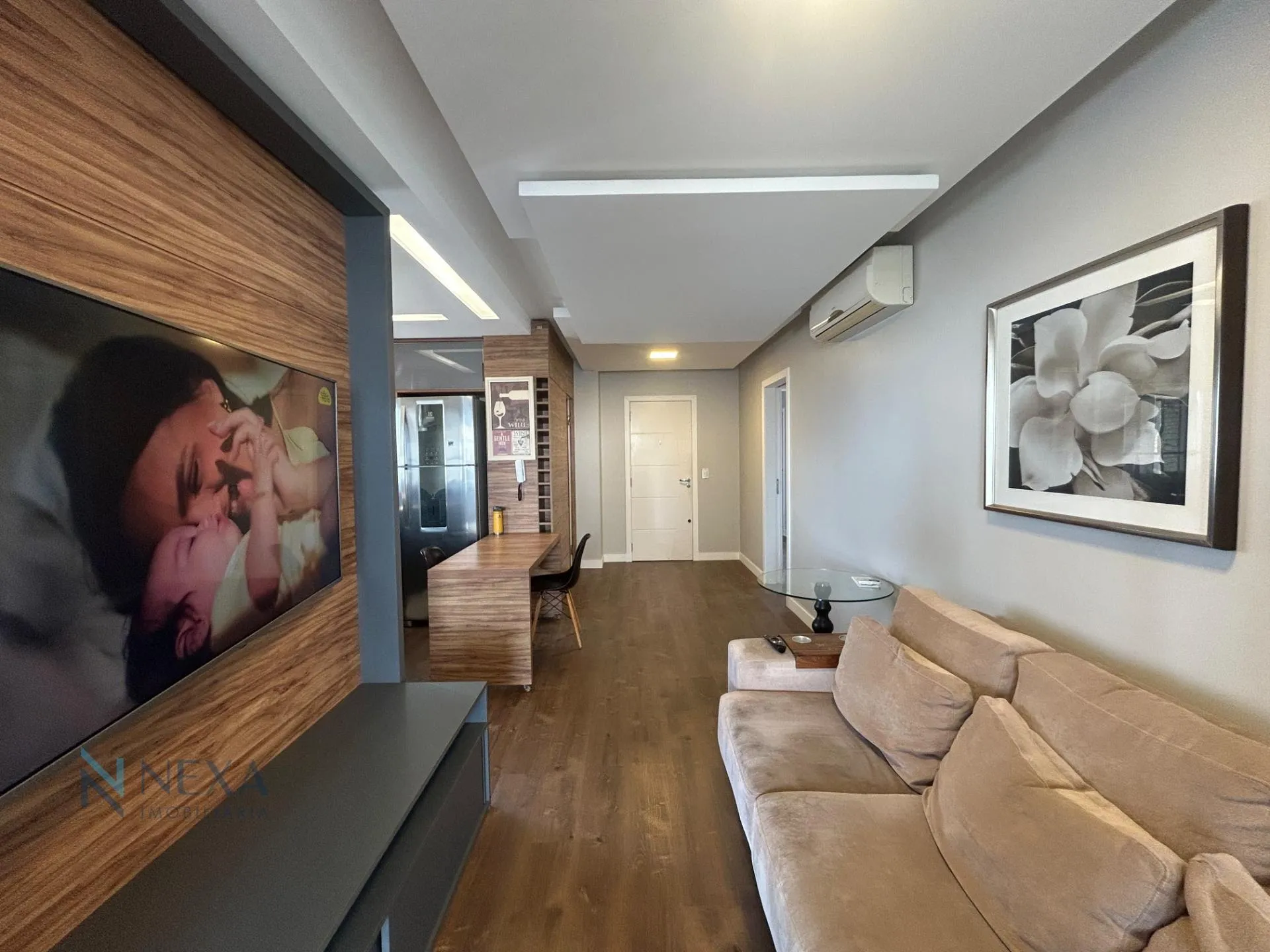 Furnished apartment with 2 en-suites and 152 m²