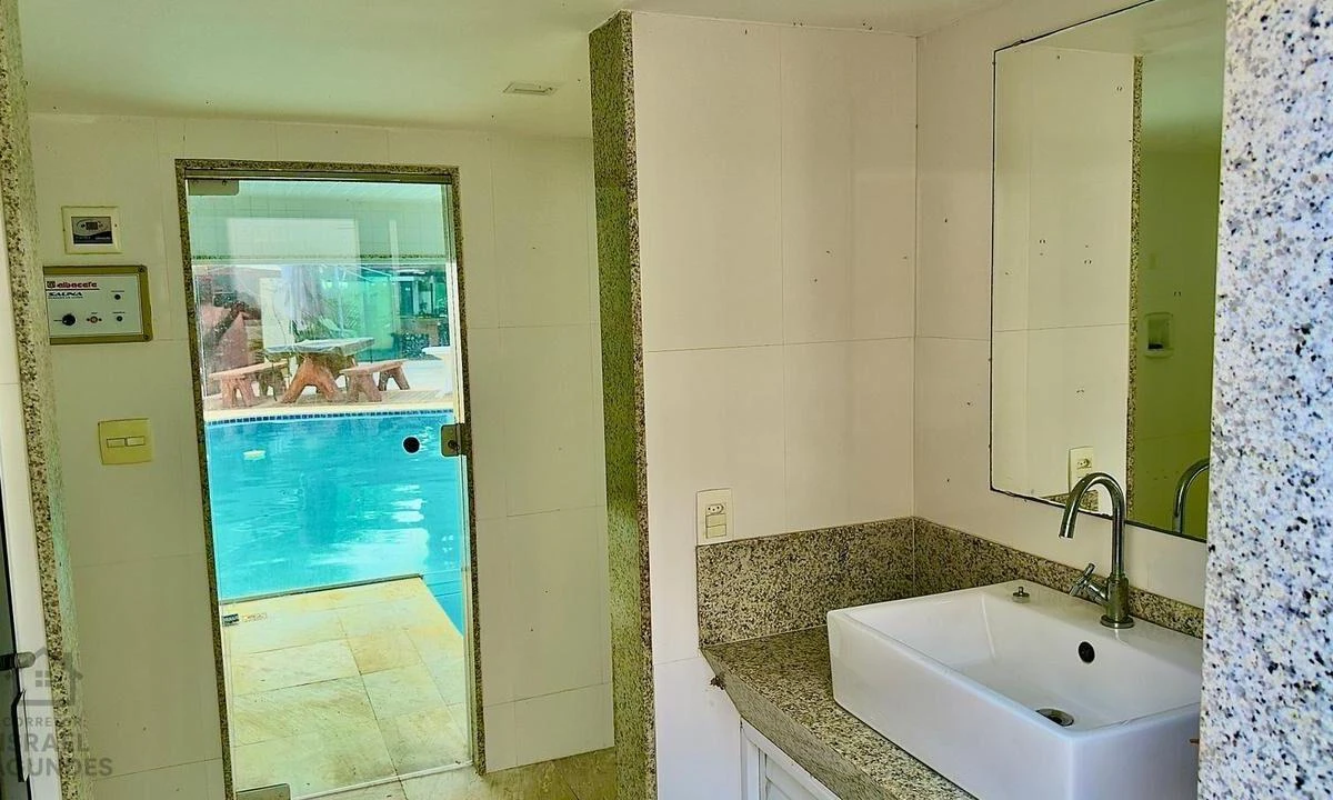 Furnished house with 6 bedrooms and 6 parking spots — photo 23