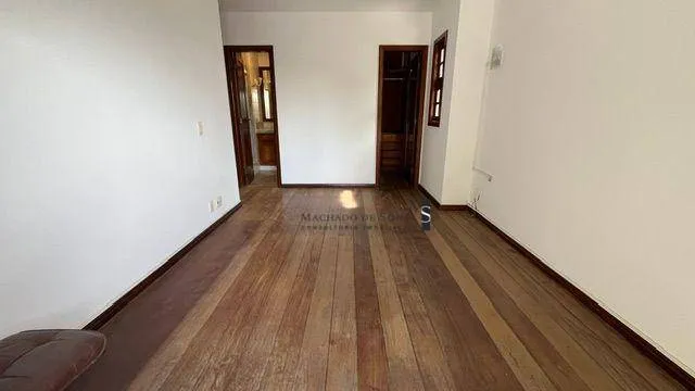 Furnished house, 395 m², with a glass-enclosed balcony — photo 44