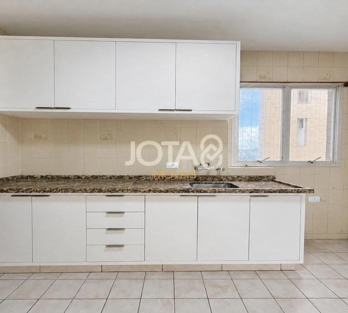 3-bedroom apartment in a building with a gym — photo 18