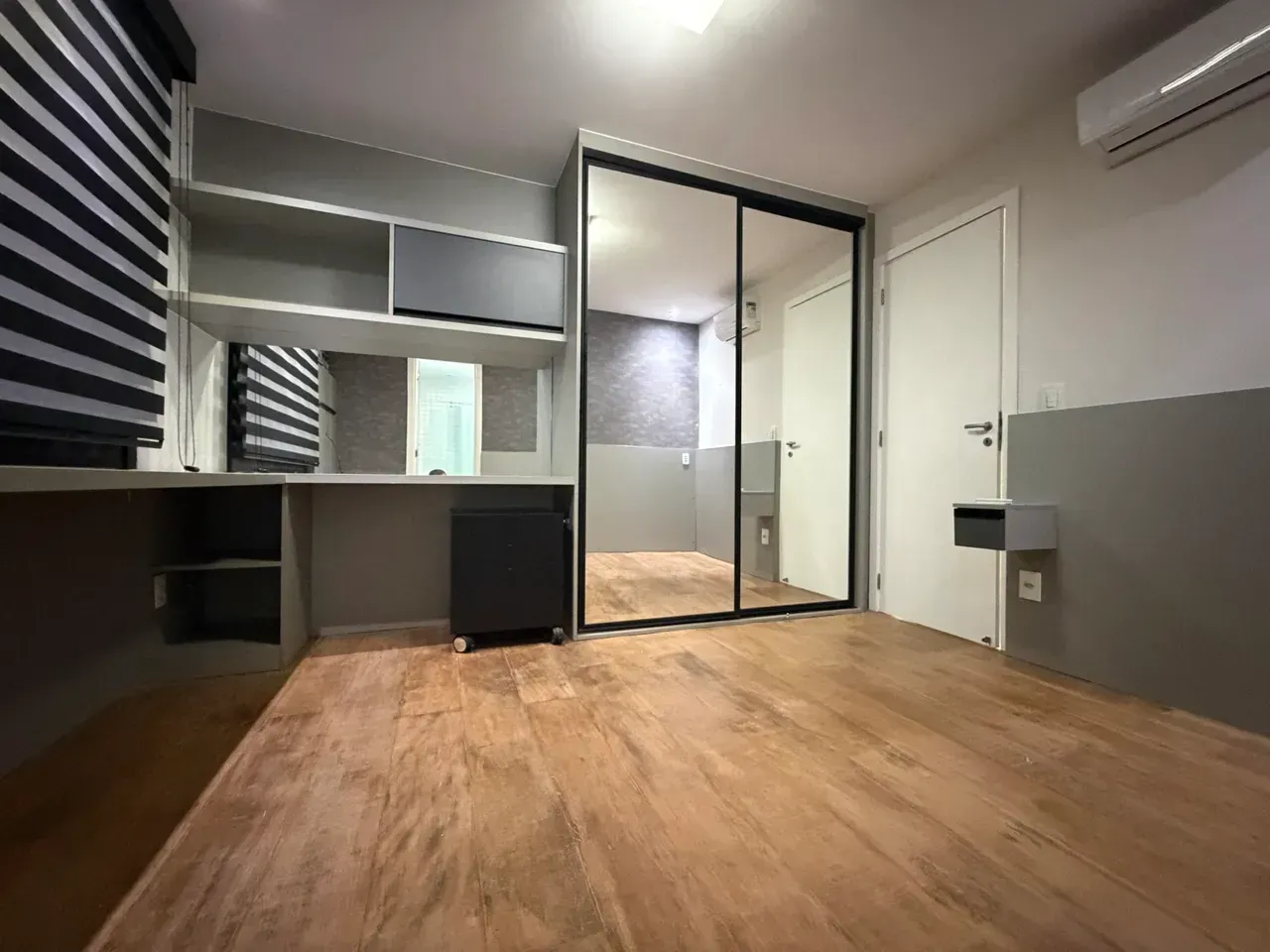 Furnished 3-bedroom apartment with open-plan kitchen — photo 11