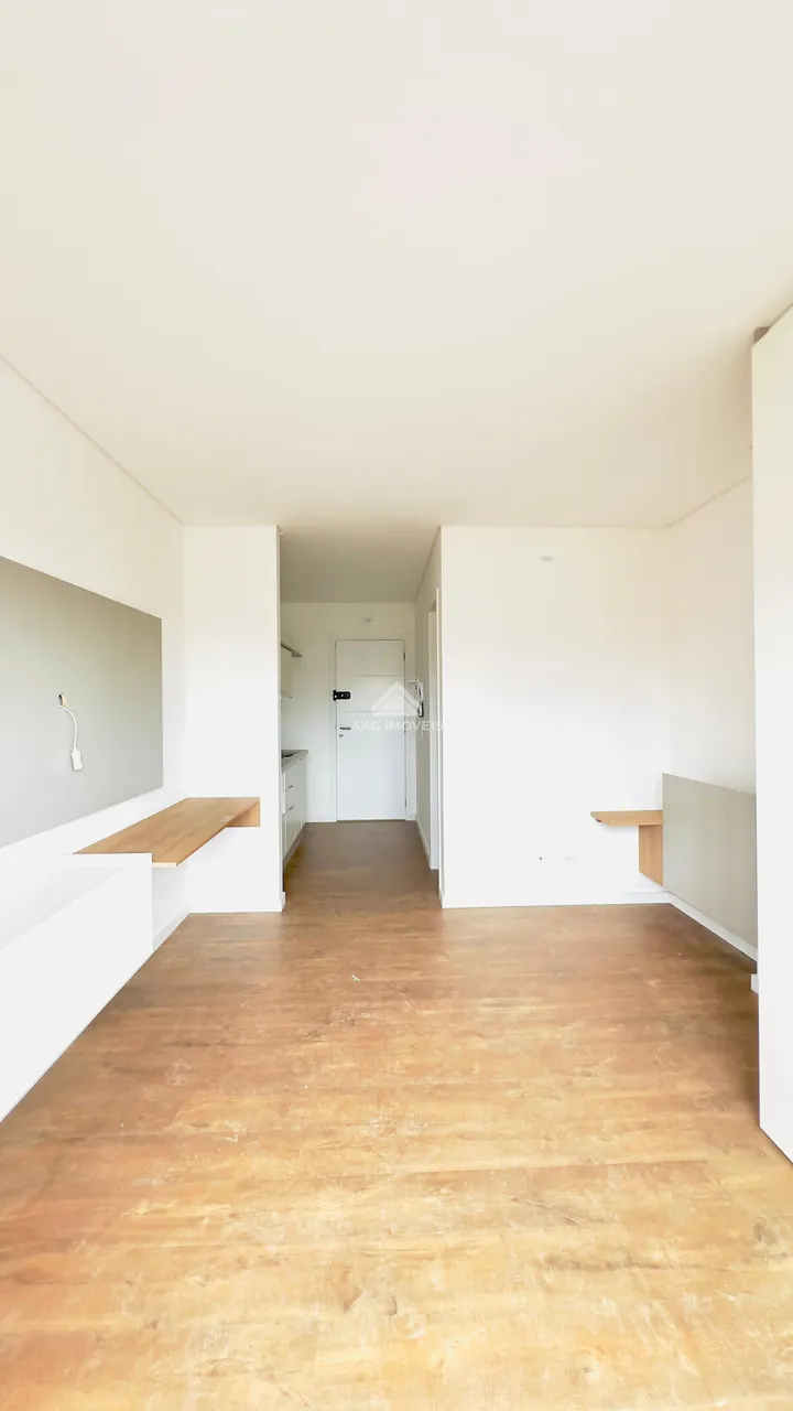 Apartamento de 1 quarto com cozinha fechada e fogão elétrico — photo 8
