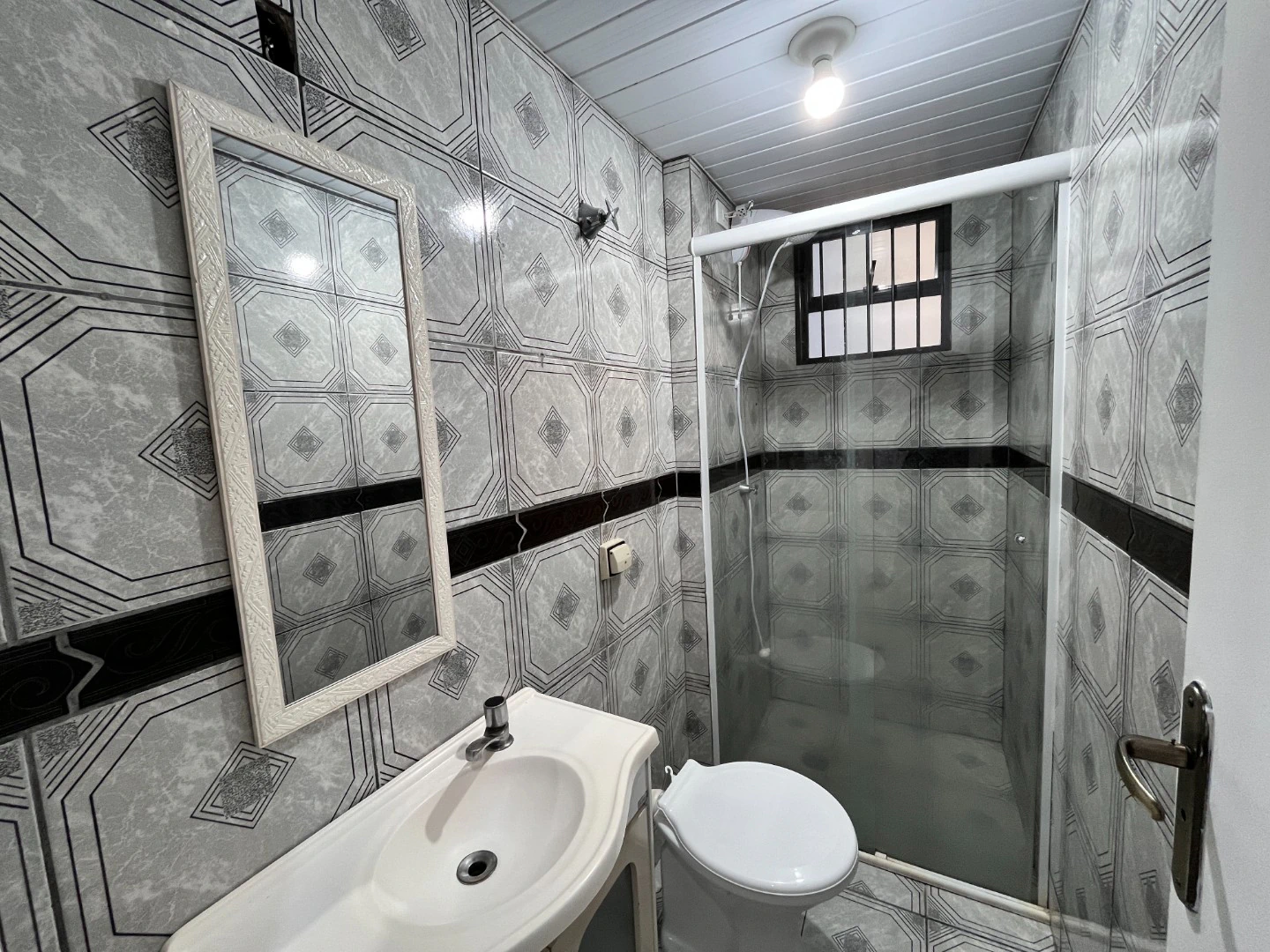 3-bedroom apartment with wood or laminate floors in Curitiba — photo 13