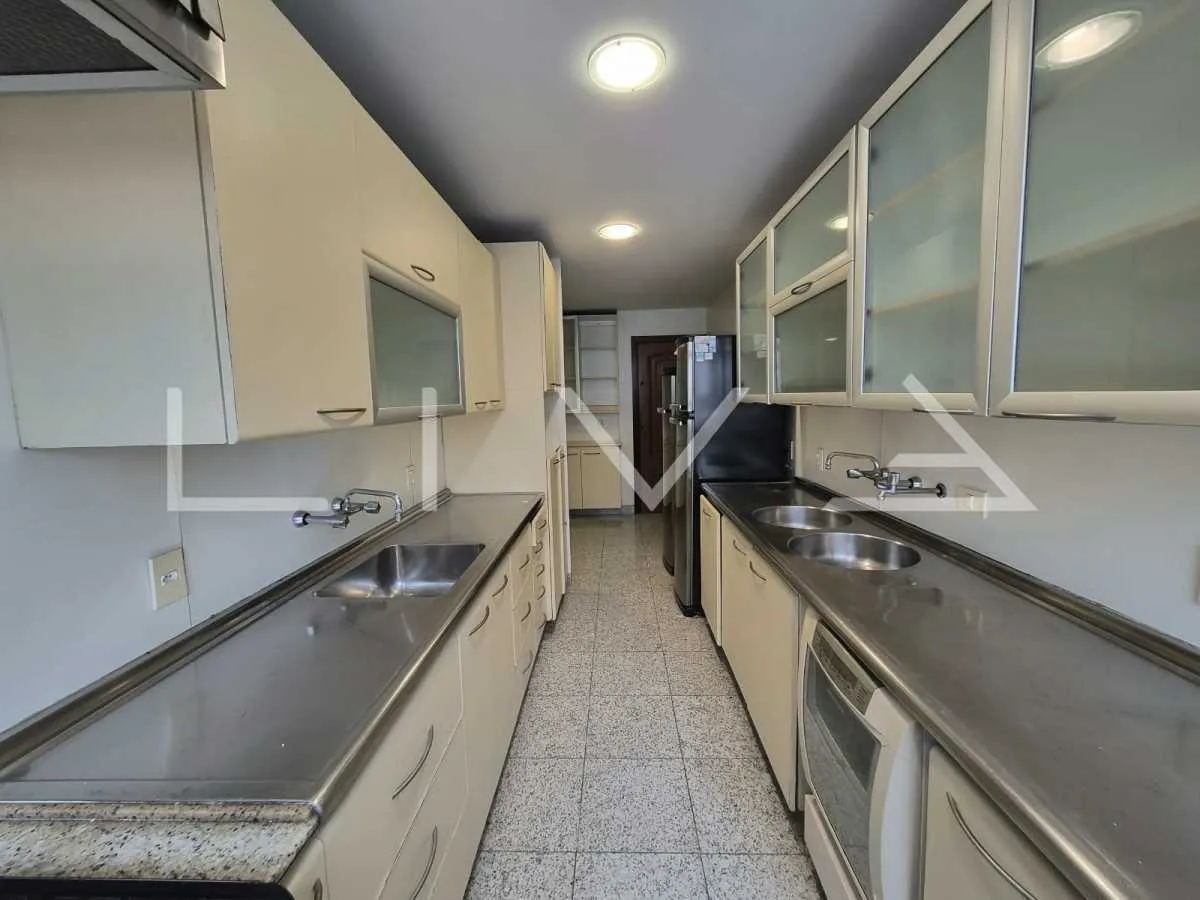 Furnished apartment, 167 m², with a bathtub — photo 18