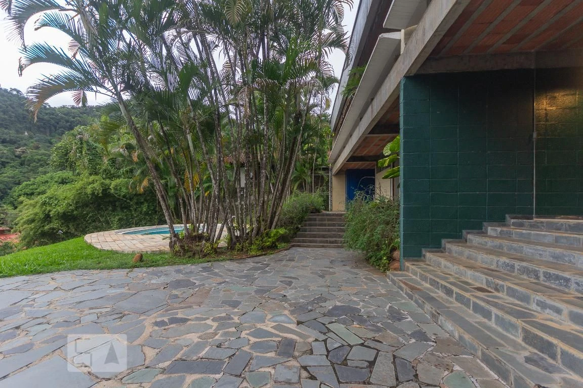 Condo house with 4 bedrooms and 400 m² — photo 73