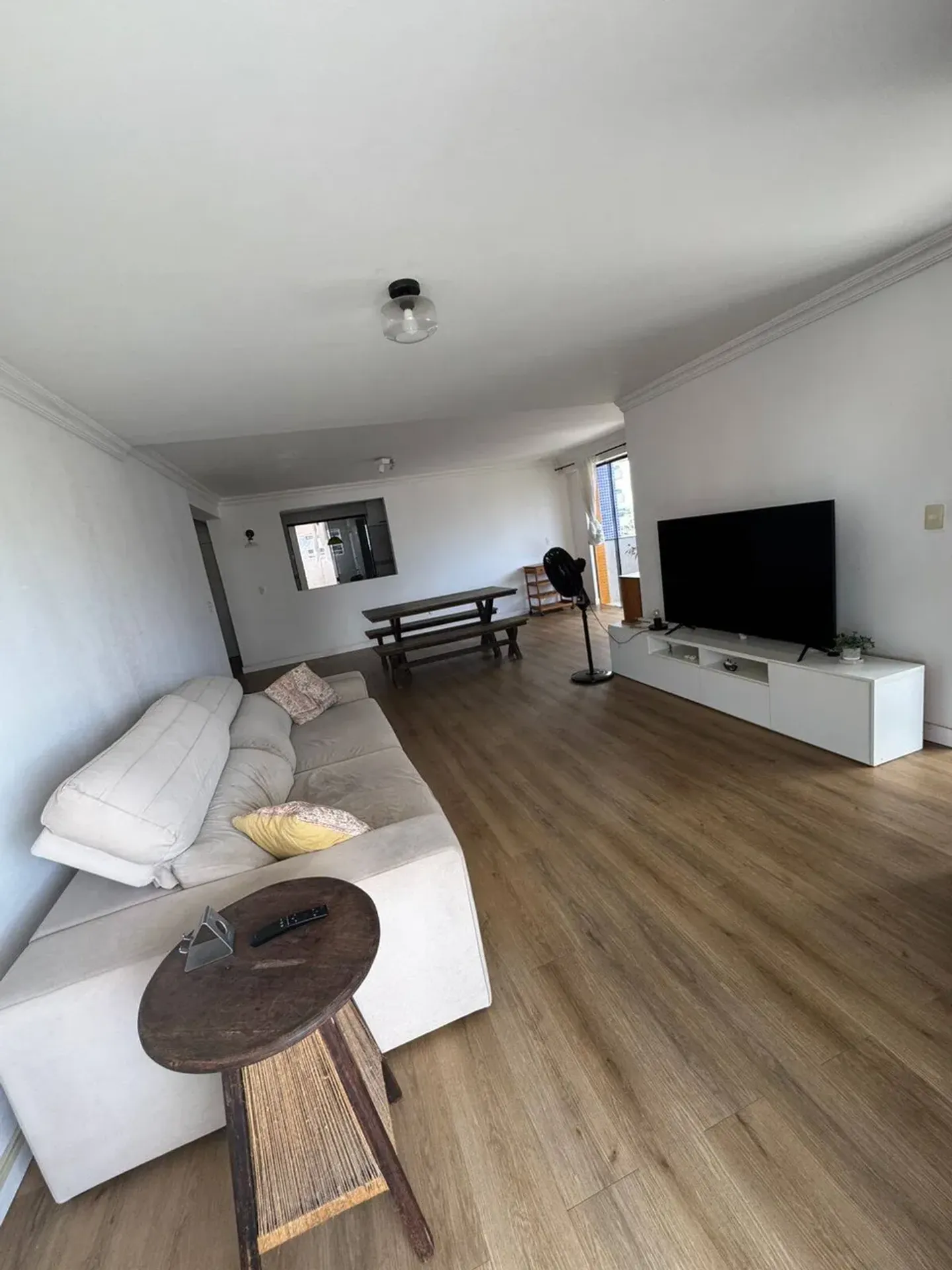 4-bedroom apartment in a building with a pool