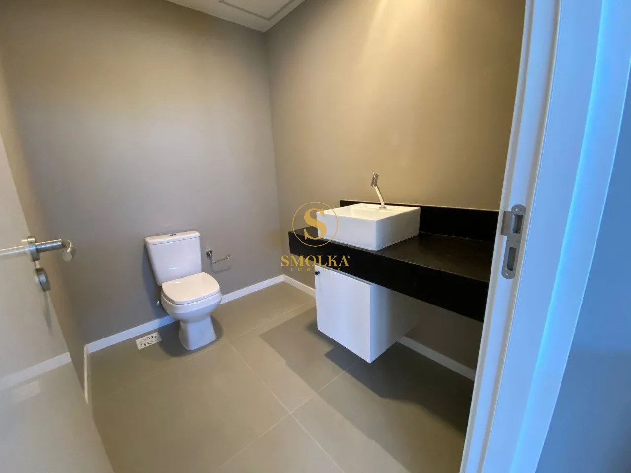 Apartamento de 54 m² con 1 suite y balcón de vidrio — photo 37