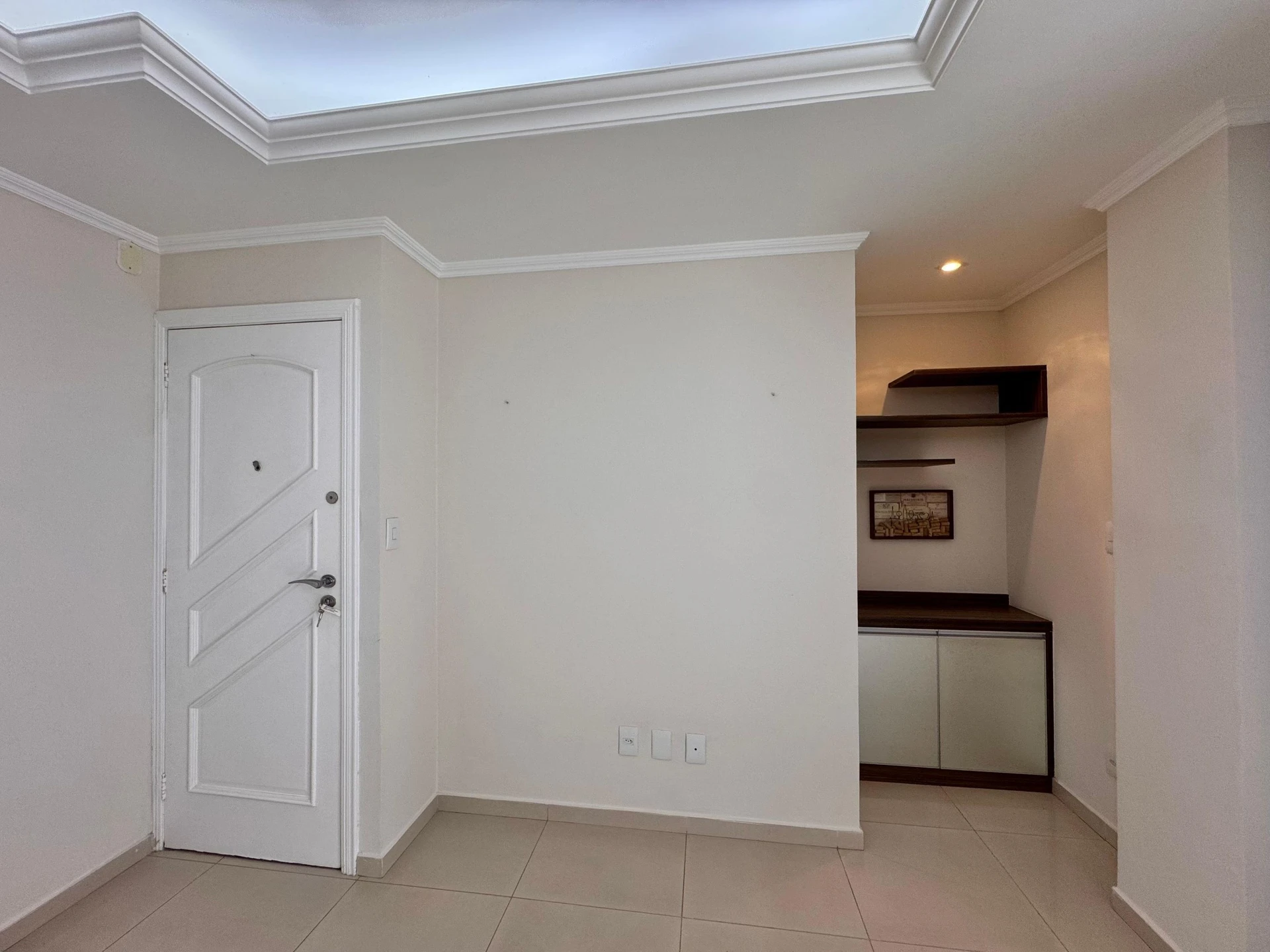 Unfurnished 3-bedroom apartment with a glassed balcony — photo 34