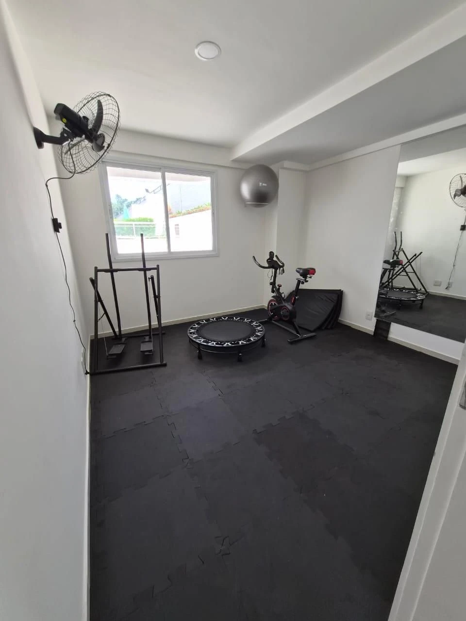 1-bedroom apartment with mountain views and balcony — photo 31