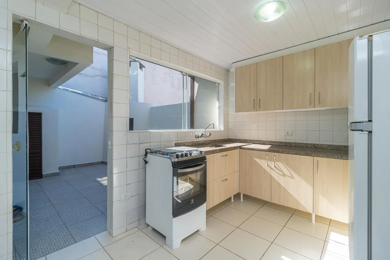 4-bedroom house with 4 bathrooms and 1 parking spot