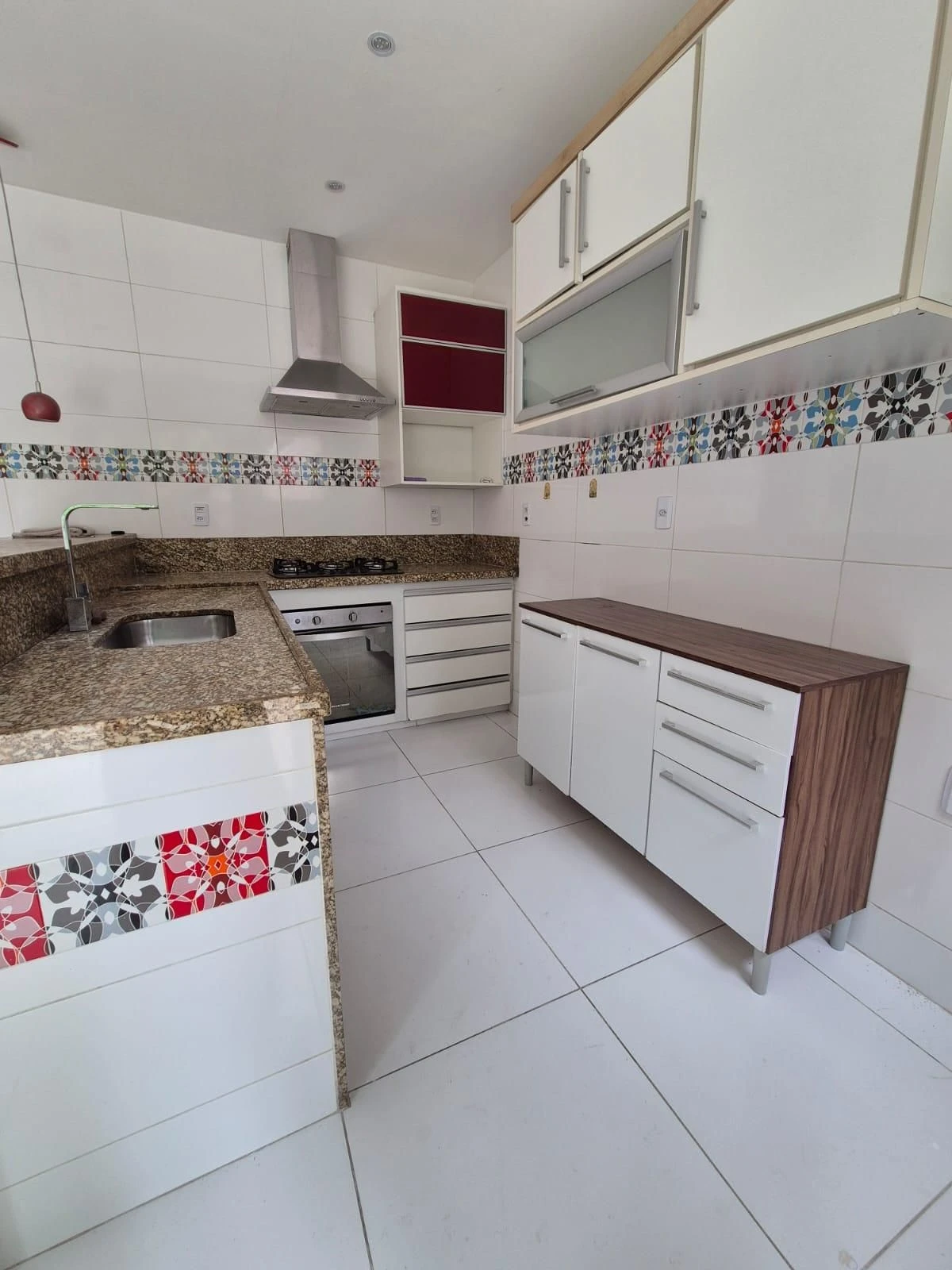 Unfurnished house with 5 bedrooms and integrated kitchen