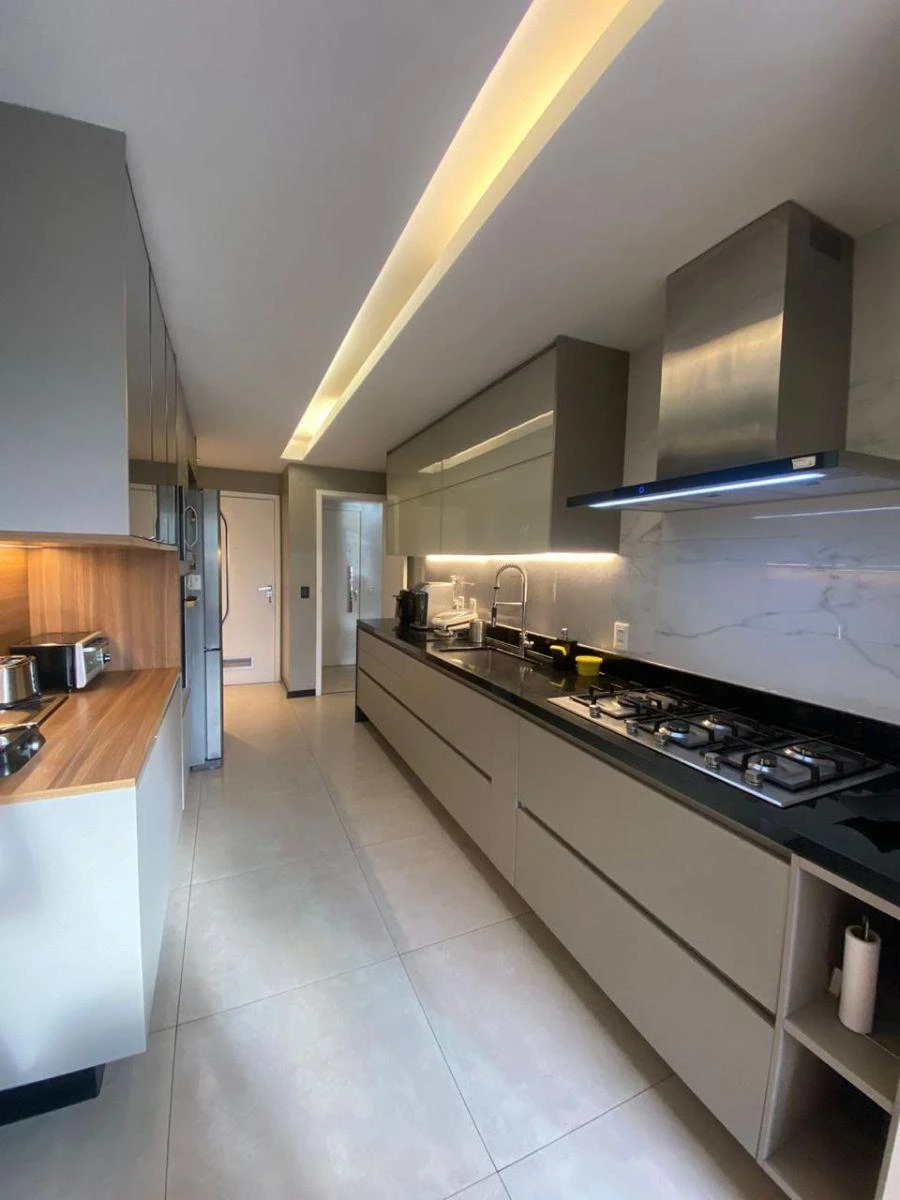 Apartamento mobiliado com 4 quartos e varanda envidraçada — photo 2
