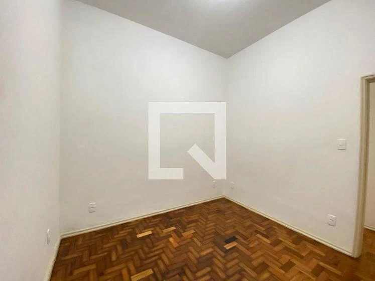 Wood or laminate floors in a one-bedroom apartment, 50 m² — photo 34