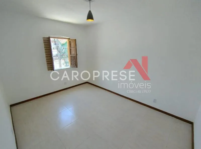 House with no parking, 2 bedrooms, 1 bathroom — photo 4