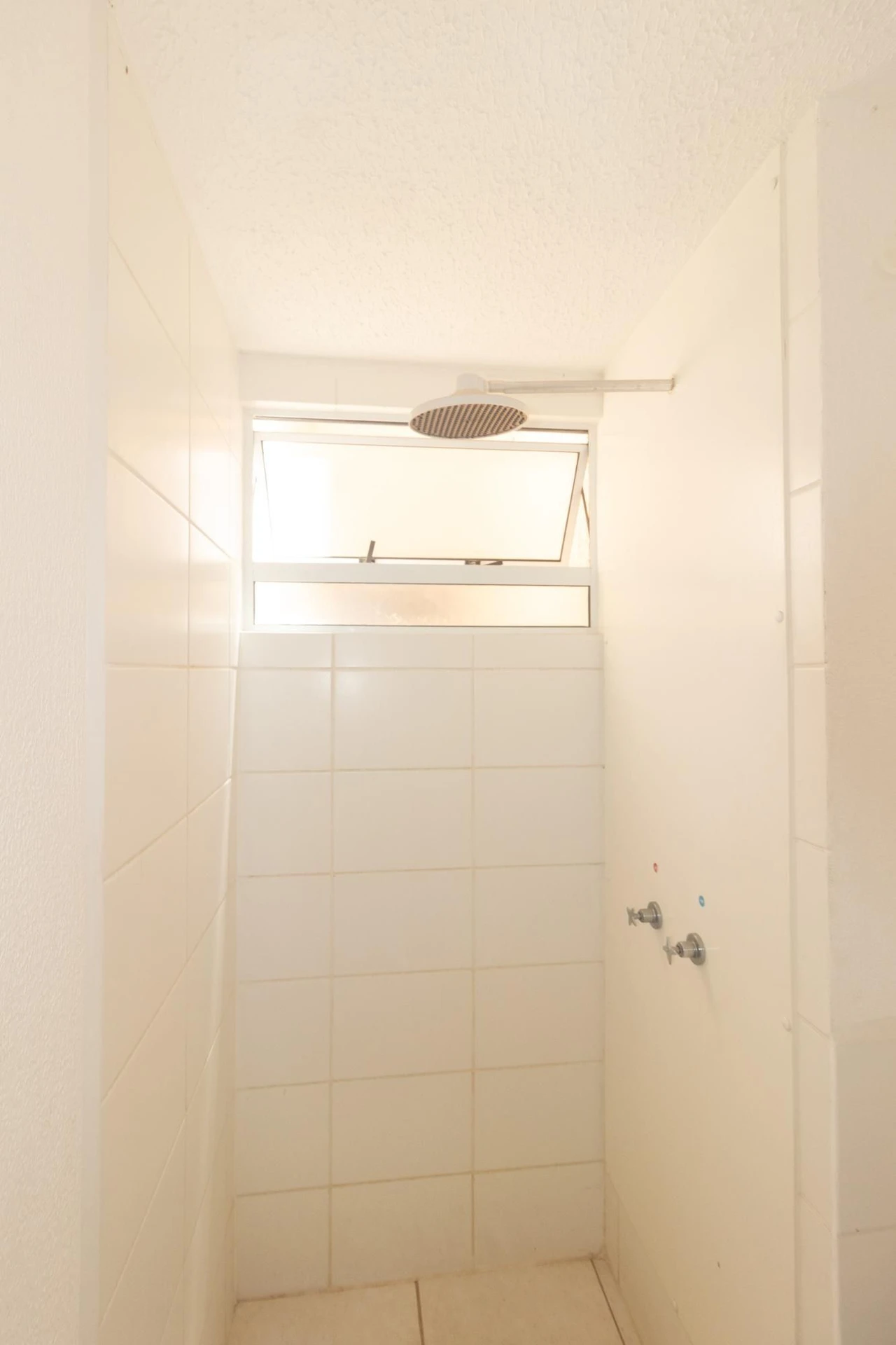 Apartamento com 2 quartos e piscina no condomínio — photo 32