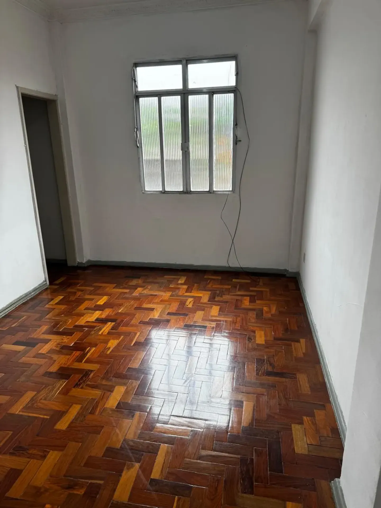 Wood or laminate floors in a 2-bedroom apartment, 65 m² — photo 17