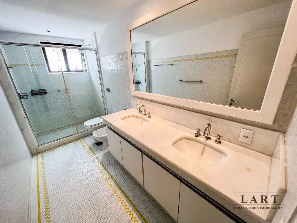 Apartamento com 3 dormitórios e 264 m² com 3 vagas — photo 21