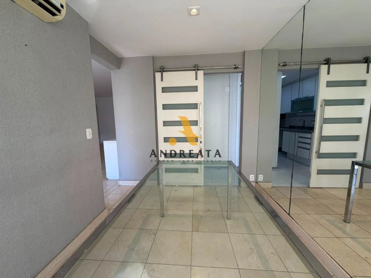 Unfurnished 4-bedroom apartment with 4 bathrooms — photo 19