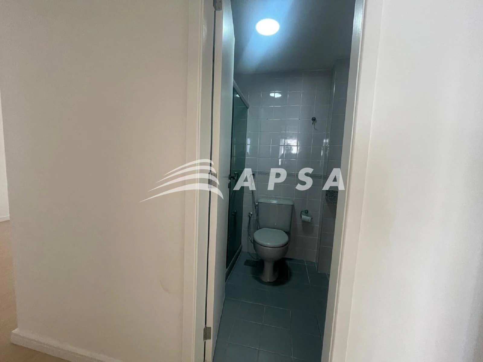 2-bedroom apartment with wood or laminate floors — photo 10