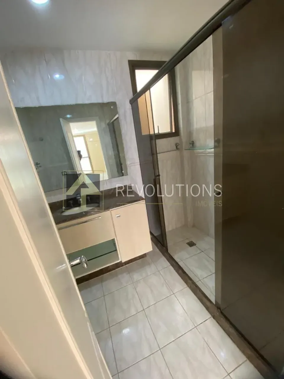 Apartamento de 3 quartos e 5 banheiros com varanda — photo 15