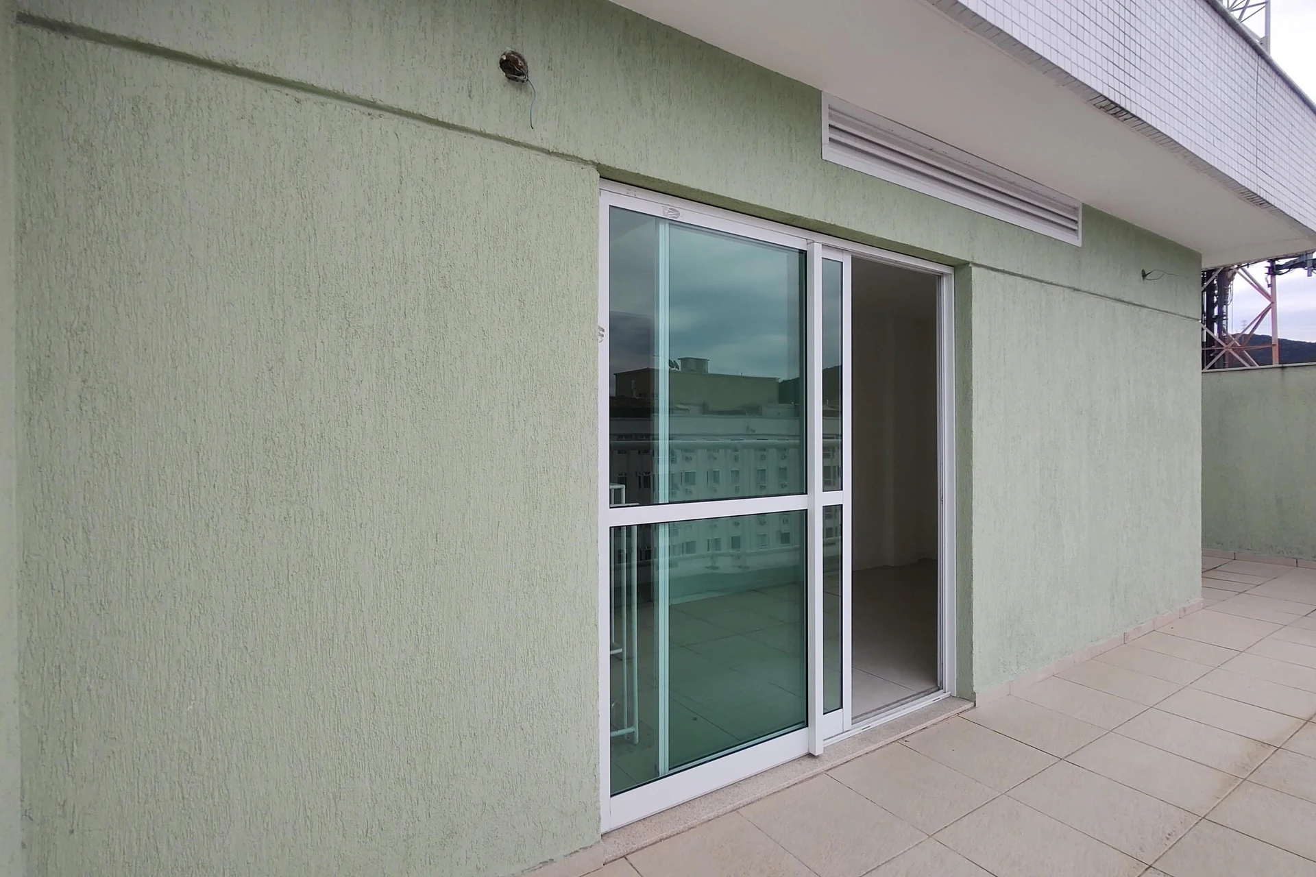 Apartment with 2 bedrooms, balcony and 1 parking space — photo 9