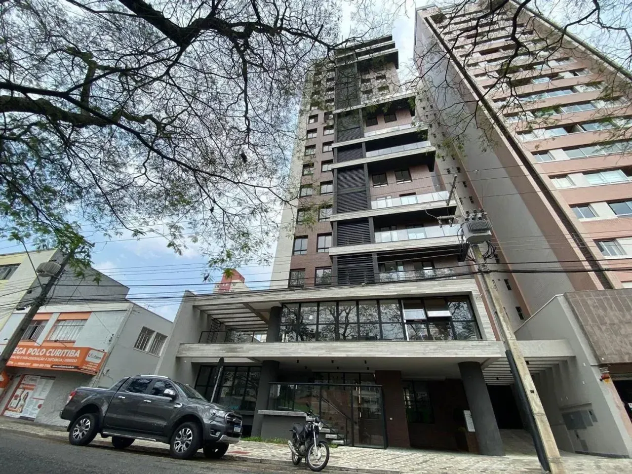 Furnished 1-bedroom apartment with open-plan kitchen — photo 17