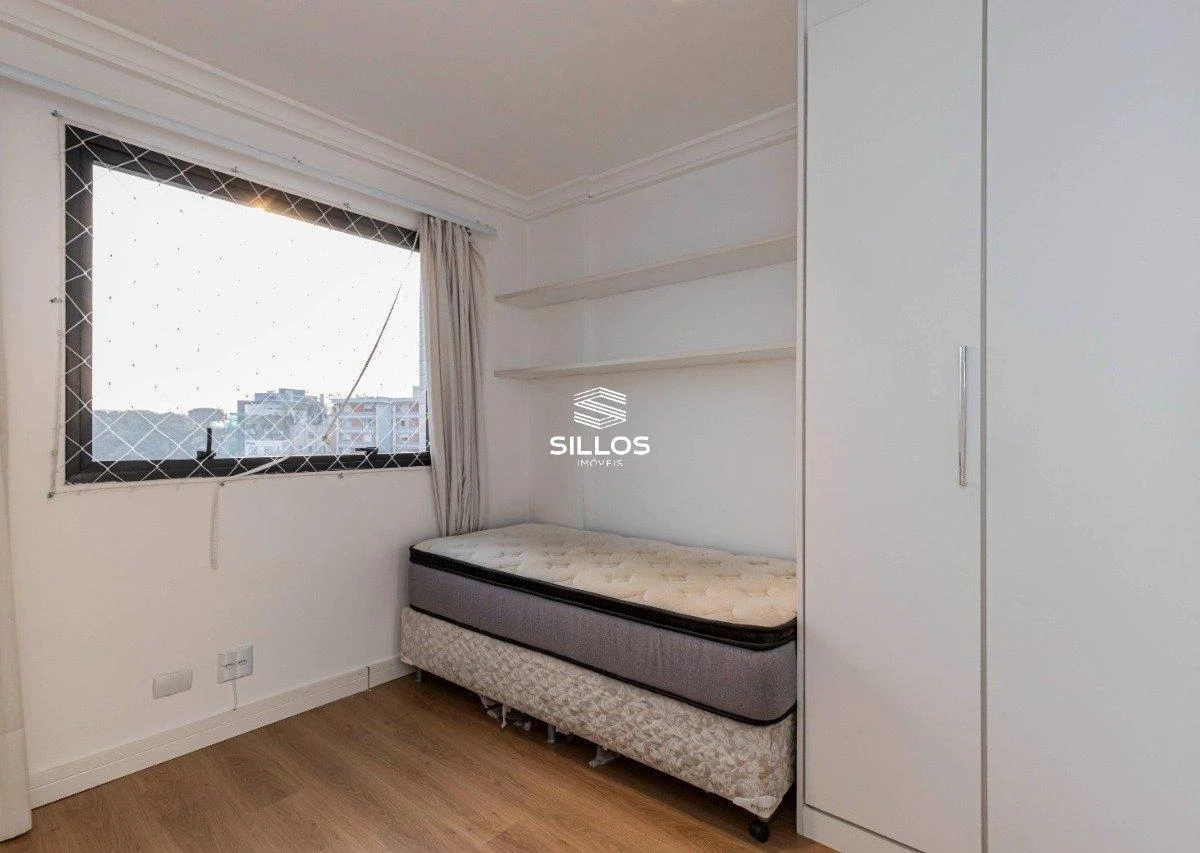 124 m² apartment with a bathtub and a walk-in closet — photo 3