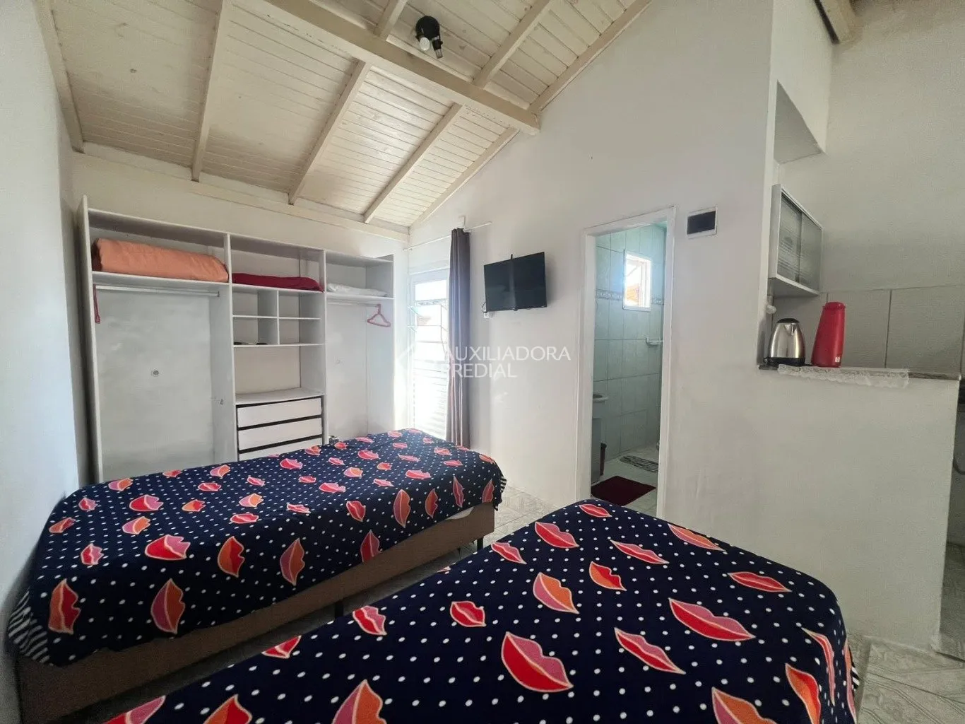 Furnished studio with 38 m², 1 bedroom and 1 bathroom — photo 6