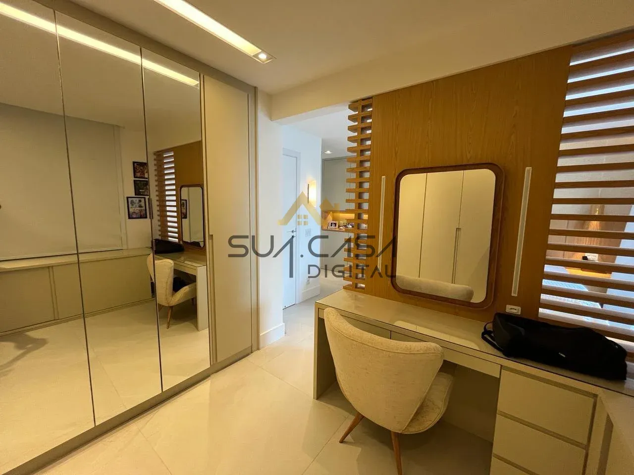 Furnished 3-bedroom apartment with 4 bathrooms and terrace — photo 21